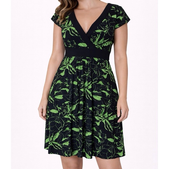 Evan Picone Dresses & Skirts - Evan Picone SZ 4 Black Green Floral Dress
